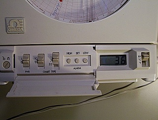 Circular Chart Recorder for Temperature and Humidity. With sensor head. Without power adapter. Sell 'As Is', no Warranty.