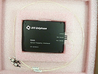 200GHz-to-100GHz C-band interleaver. JDS model: FS100. with RTD-based internal TEC. Operating at 70.9 C degree temperature