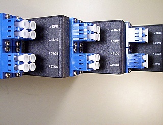 It is empty enclosure only. There is no mux module inside. 1x40 100GHz-spacing 40-ch DWDM Multiplexer, 1530.33-1560.42nm, P/N: DWDMM2J2151SL12