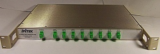 1x8  8 Channel CWDM demux in 19-inch rack mount. 8 channels are 1470, 1490, 1510, 1530, 1550, 1570, 1590, 1610nm. With 9 SC/APC adapters. lpitek P/N: IP-CWDM-DMUX-08NW47NA-NS3