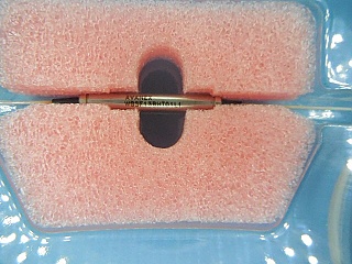 1x2 Blue band 13nm band seperator. 1530.72nm-1543.34nm pass, 1547.32nm-1560.19nm band is reflected. Avanex model: WBSF13BHT01L1