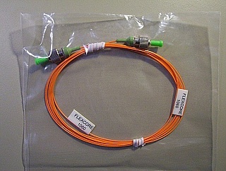Flexcore-1060 fiber (ultra-low bending loss). FC/APC - FC/PC 2-meter  900um-buffered simplex SMF jumper for 980nm fiber optics. P/N: J-FAFP-Y-2-JT