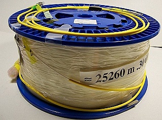 25.26km SMF-28 bare fiber spool, with 2 FC/APC connectors in 3mm cable. Loss is higher than new version, but still meets old specification.