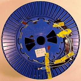 25.26km SMF-28 bare fiber spool, with 2 SC/PC connectors in 900um buffer. Loss is higher than new version, but still meets old specification.