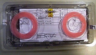 1569-1617nm L-band low-loss-series single-stage isolator. JDS P/N: PFIJL111002802-001