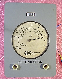 Manual VOA with meter, with 2 SC/PC connectors.