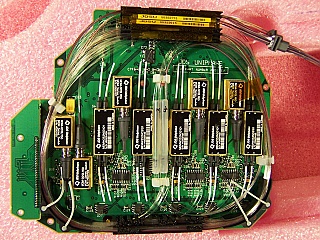 JDS optical switch Module(OSM) for both C-band and L-band. There are 10pc 1x2 MOM optical switches and 10pc 2x2 MEMS switches. JDS P/N: 21036568, model: SA-ZN50-FUJ1