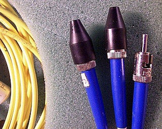 835/1310nm 1x2 WDM coupler, WAVELENGTH DIVISION MUX/DEMUX. With 3 SMF ST connectors. Kaptron P/N: M&D835/1300-B