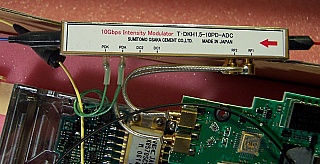 Dual-drive 10Gb modulator. Sumitomo P/N: T.DKH1.5-10PD-ADC. Removed from unused system of 1.55um 8-50GHz-channel tunable 10Gb 60km DWDM transponder (Hitachi model: HTR8806J-3-Bx).