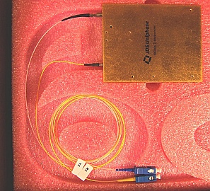 1.55um 10Gb OC-192 DWDM 7dBm long-reach transponder, With 40mW PMF CW laser, dual-drive 10Gb modulator, APD receiver. JDS P/N: OTPDR5101-LR-07-TDM-APD-SON-SC.