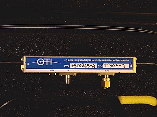Min order qty =4pc. Chirp-free 2.5Gb/s optical digital intensity modulator with VOA, over C and L band. with SMA RF port and SMA bias port, Corning P/N: 7910349-A