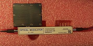 40Gb/s optical amplitude modulator, with modulator driver. 1530-1610nm. Ultra low drive voltage. Dual RF drive (GPPO ineterface). Modulator: Fujitsu model: FTM7937EZ/202; Opnext Assy P/N: 7000215-00. S/N test data "FAIL"