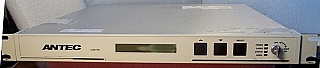 Fiber booster amplifier, EDFA 17dBm C-band benchtop instrument. Flat gain. Antec model: LLOA-17B