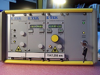 E-tek mainframe with power meter module, and WSS controller module, also a non-working DFB laser 1.55um module. . There is a separate 1x4 1550nm splitter passive module  and you can buy it separately