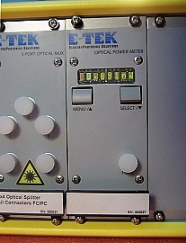E-tek mainframe with power meter module, and WSS controller module, also a non-working DFB laser 1.55um module. . There is a separate 1x4 1550nm splitter passive module  and you can buy it separately