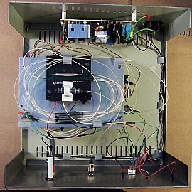 JDS benchtop 1532nm/1557nm DFB laser source, low output power, FC/PC adapter,  DFB laser with single wavelength peak.